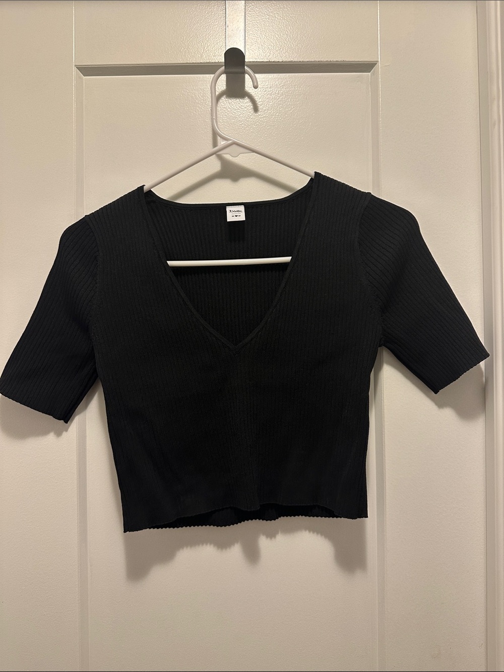 Women's Black Ribbed V-Neck Crop Top